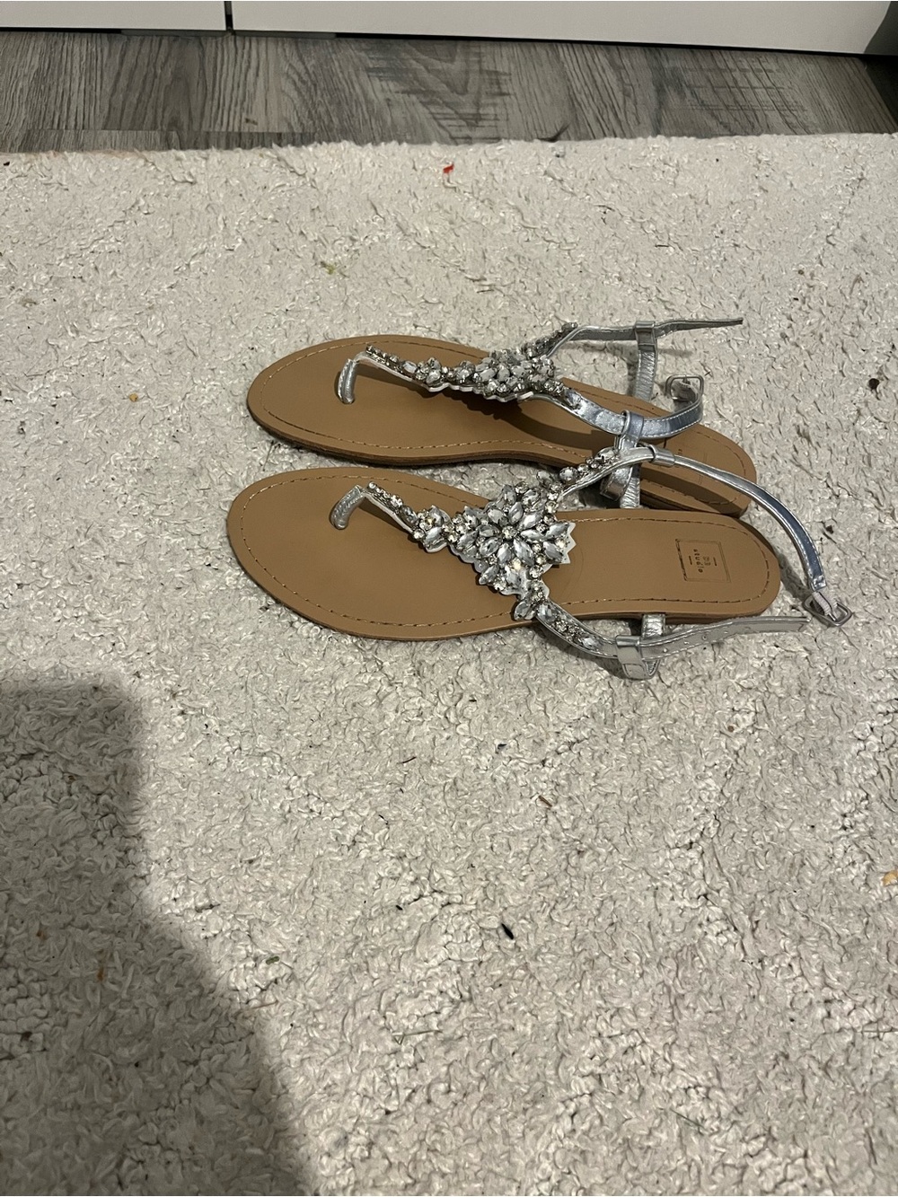 David’s Bridal Gemma Silver Jeweled T-Strap Women's Sandals size 8 event fancy